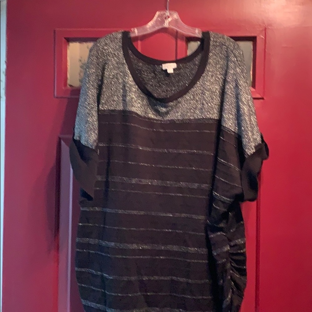 AVENUE GORGEOUS SWEATER SIZE 26/28